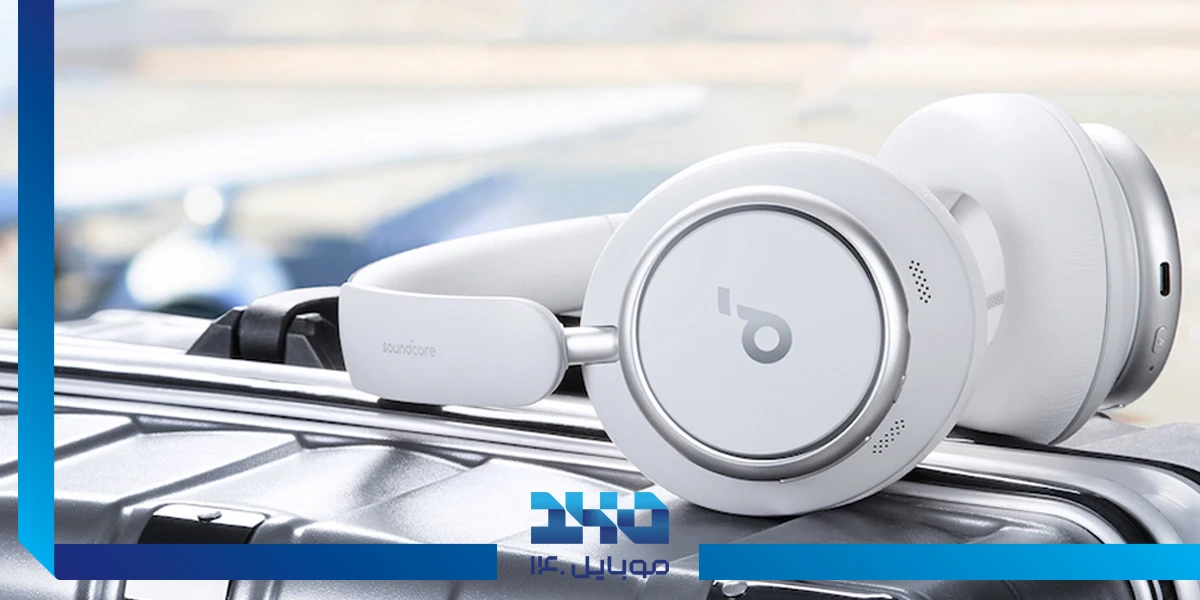 هدفون بی سیم انکر با نویز کنسلینگ ANC مدل Soundcore Space Q45 سفید روی چمدان